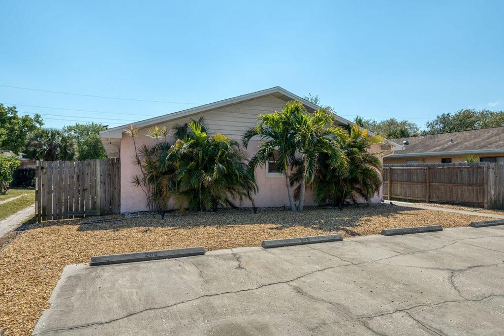 Luxury Villa 3 Blocks From The Beach With Pool A Fire Pit And Outdoor Oasis Cape Canaveral Exterior foto